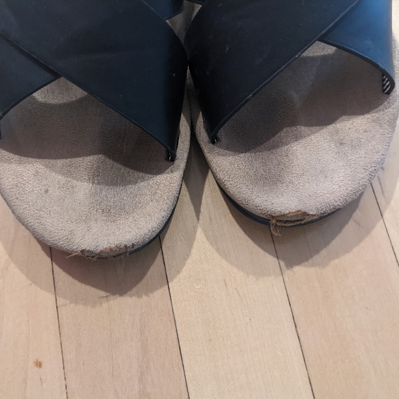 Worn Sandals - Picture 3 of 3